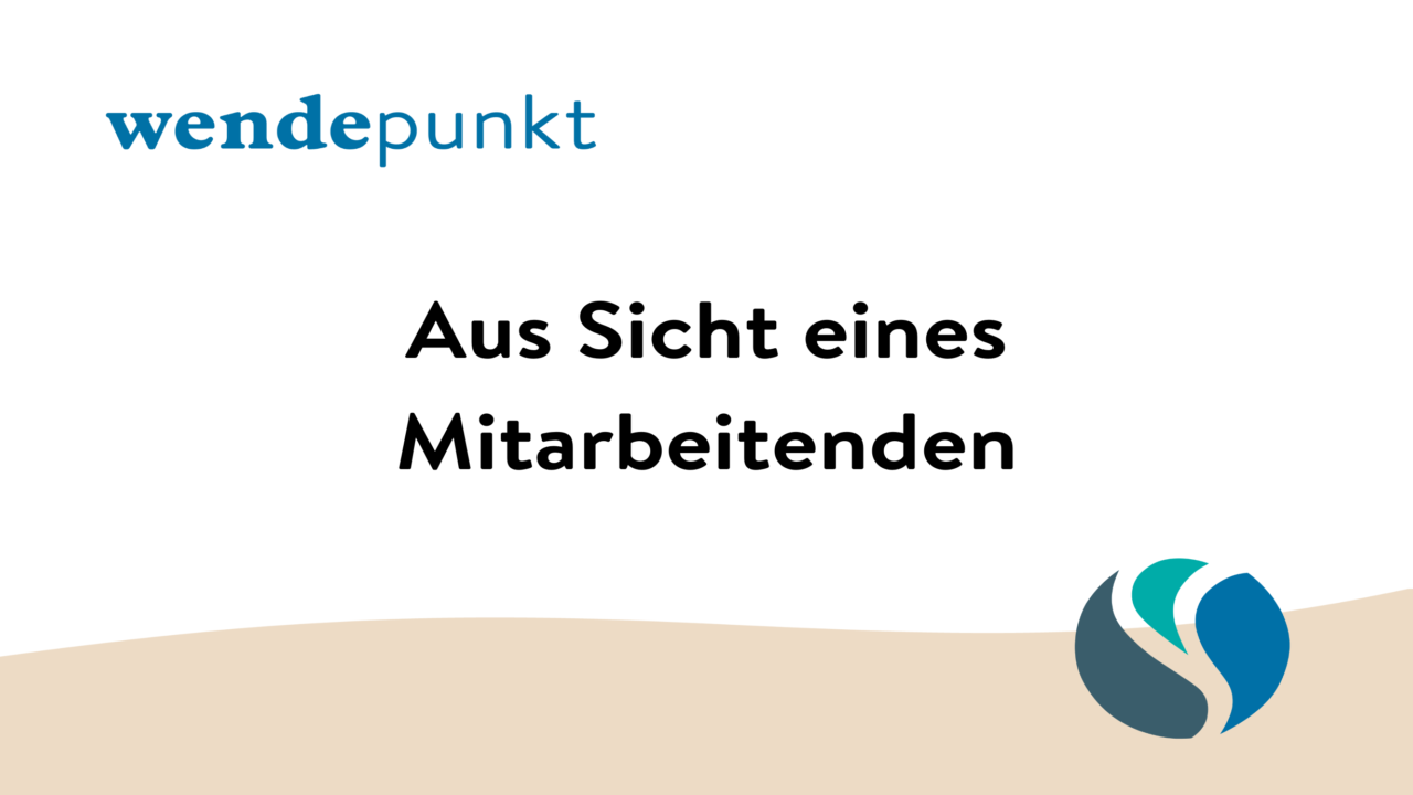 Grafik mit dem Logo „wendepunkt“ und dem Text „Aus Sicht eines Mitarbeitenden“ auf weissem Hintergrund mit beigem Bogen und wendepunkt Logo unten rechts.